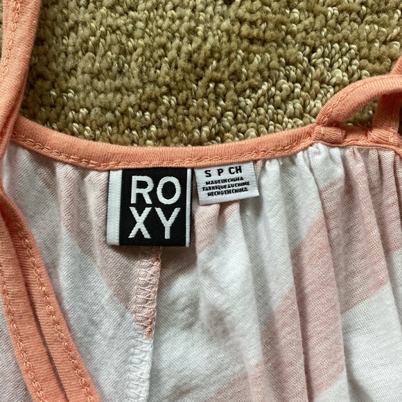 Early 2000’s Roxy Tank Top - Picture 2 of 2
